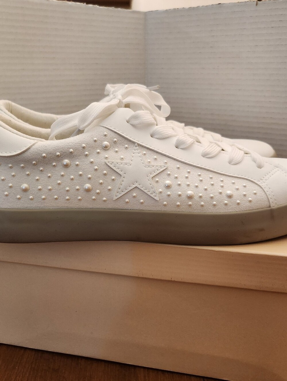 Yoki Pearl Sneakers